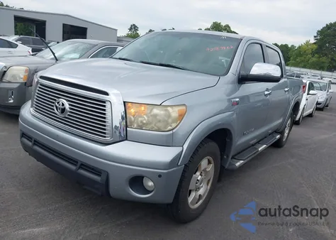 2010 Toyota Tundra Crewmax Limited из США, поврежденный, VIN 5TFFY5F16AX095009